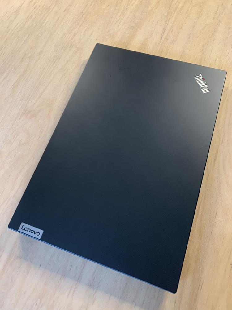 Lenovo ThinkPad P15v Gen2